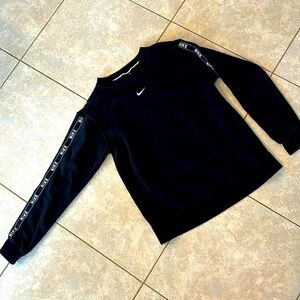 Black Nike sweatshirt XS